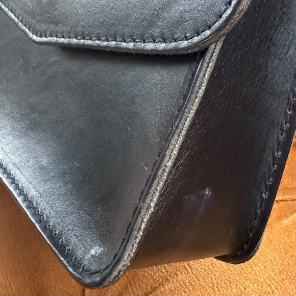 Portland Leather Hawthorne Crossbody Bag - Picture 7 of 8